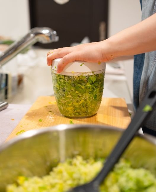 Multifunctional vegetable chopper and kitchen slicer