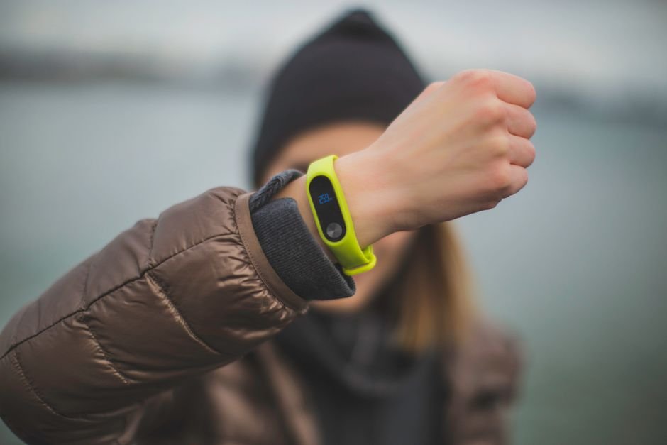 BIGGERFIVE Vigor Kids Fitness Tracker Watch AMOLED Screen