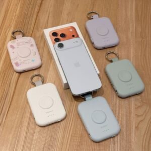 Compact magnetic power bank for smartphones
